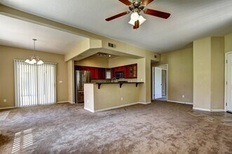 10225 King Henry Ave in Las Vegas, NV - Foto de edificio - Building Photo