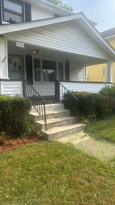 773 Silvercrest Ave in Akron, OH - Foto de edificio