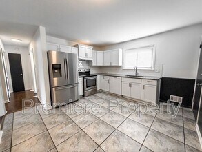 10411 E 78 Terrace in Raytown, MO - Building Photo - Building Photo