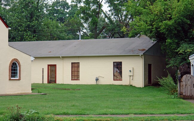 700 Jackson St in Fredericksburg, VA - Foto de edificio - Building Photo