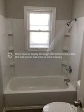 6833 Walrond Ave in Kansas City, MO - Foto de edificio - Building Photo