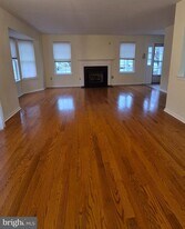 904 Sweetwater Dr in Cinnaminson, NJ - Building Photo