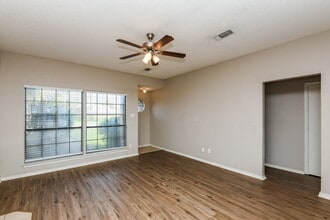 804 Brittany Dr in Denton, TX - Building Photo - Building Photo