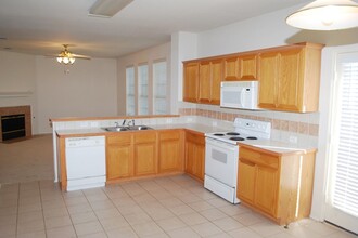 10416 Lake Brook Dr in Hurst, TX - Building Photo - Building Photo
