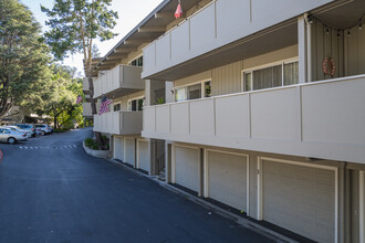 73 Brookwood in Orinda, CA - Foto de edificio - Building Photo