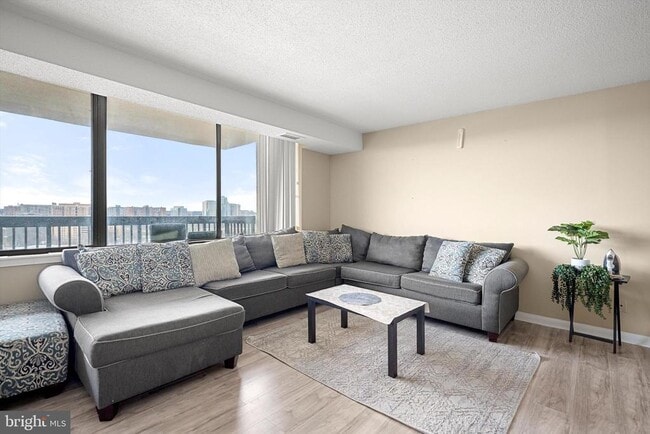 3709 S George Mason Dr