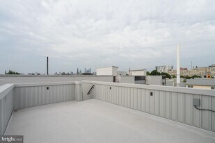 528 W Berks St in Philadelphia, PA - Building Photo