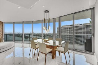 488 NE 18th St, Unit 2812 in Miami, FL - Building Photo - Building Photo