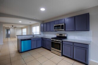 718 Remwick Dr in Houston, TX - Building Photo - Building Photo
