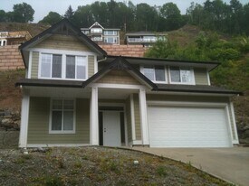 43584 Old Orchard Rd in Chilliwack, BC - Building Photo