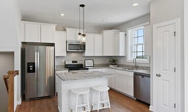 154 Hudson Blvd in Red Lion, PA - Building Photo - Building Photo