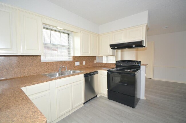 15138 Corona Del Mar Dr in Houston, TX - Building Photo - Building Photo