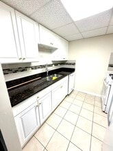 1133 Royal St George Dr in Naperville, IL - Building Photo - Building Photo