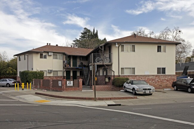 Bel Air Apartments in Sacramento, CA - Foto de edificio - Building Photo