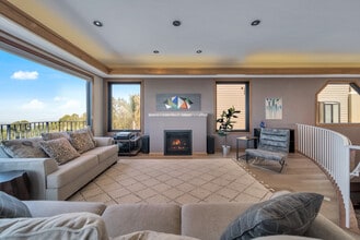 680 Hiller Dr in Oakland, CA - Foto de edificio - Building Photo