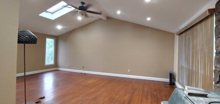 102 Laird Rd in Swan Lake, NY - Building Photo - Building Photo