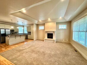 1220 Little John Ln in Eugene, OR - Building Photo - Building Photo
