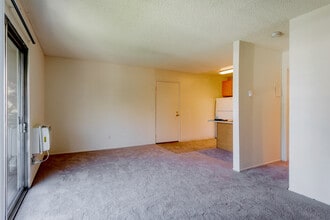 Orchard Glen in San Jose, CA - Building Photo - Interior Photo