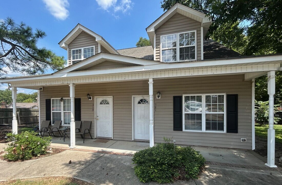 319-321 E Perry Ave in Wake Forest, NC - Building Photo