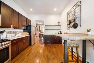 65 Atlantic St in Jersey City, NJ - Building Photo - Building Photo