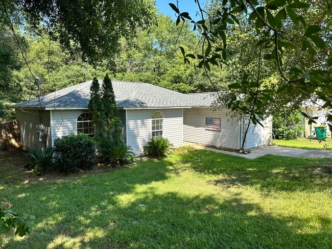 property at 2987 Windsor Cir