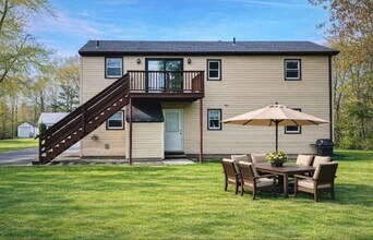 107 Crescent Dr in East Hartford, CT - Building Photo - Building Photo