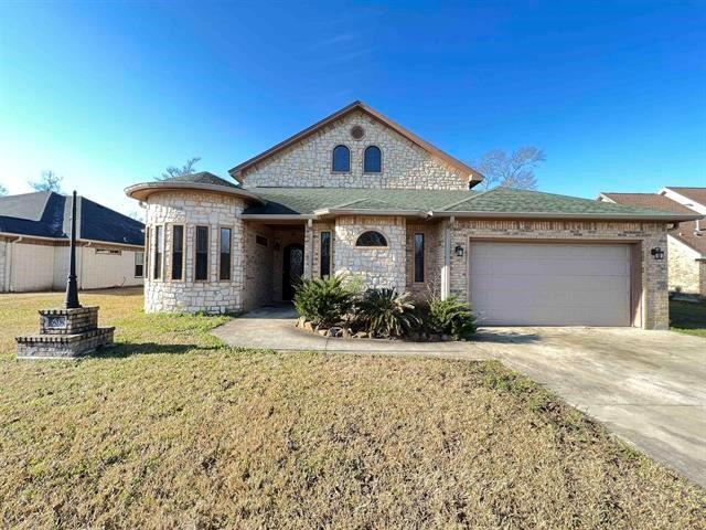 6030 Queen's Ct in Orange, TX - Building Photo