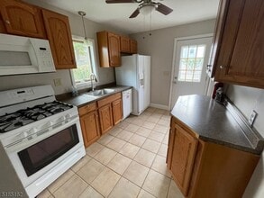 39 Chesapeake Ave in Parsippany Troy Hills, NJ - Building Photo - Building Photo