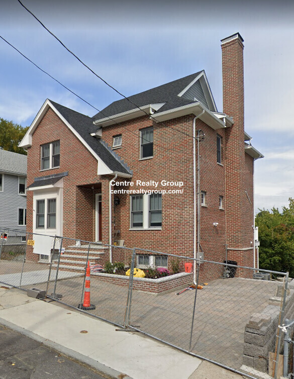 64 Langley Rd in Boston, MA - Foto de edificio - Building Photo