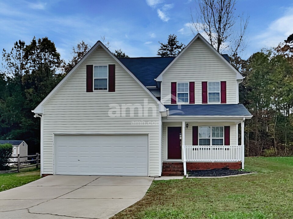 965 Loch Lomond Cir in Concord, NC - Building Photo