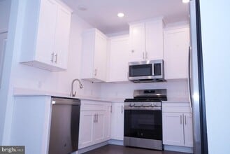 105 Stoutsburg Blvd in Pennington, NJ - Building Photo - Building Photo