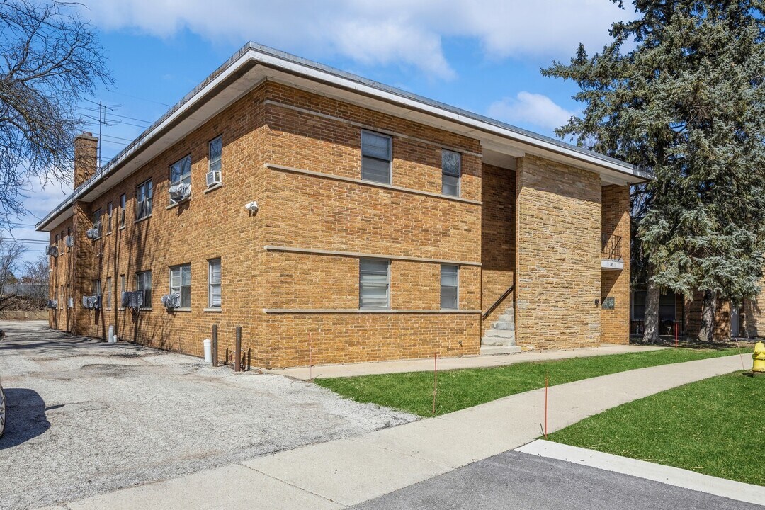 140 Ann St in Clarendon Hills, IL - Building Photo