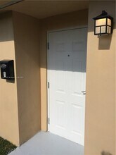 219 NW 7th Ct, Unit 1 in Hallandale Beach, FL - Foto de edificio - Building Photo
