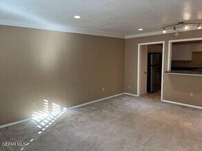 4433 N Stanton St in El Paso, TX - Building Photo - Building Photo