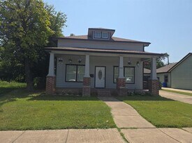 922 E Dashwood St in Fort Worth, TX - Building Photo