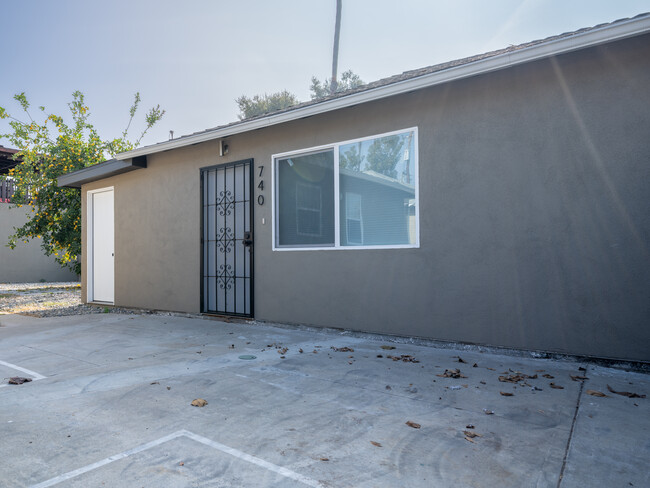 742 Earlham St, Unit 740 in Pasadena, CA - Building Photo - Building Photo