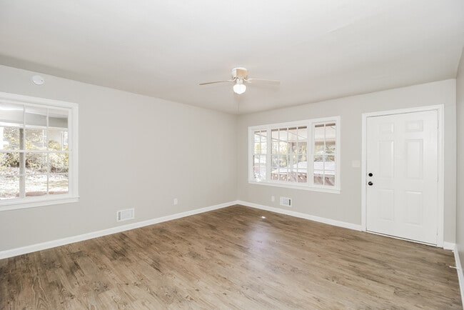 1952 Brenda Dr in Austell, GA - Building Photo - Building Photo