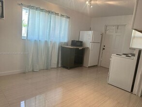 226 SW 11th St in Dania Beach, FL - Foto de edificio - Building Photo
