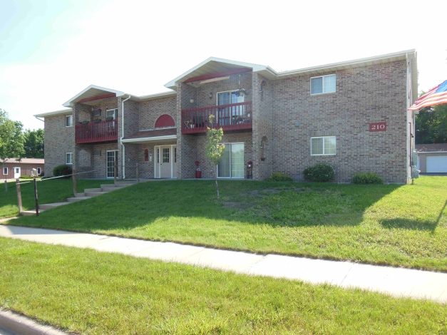 Joann Lane in Waupaca, WI - Foto de edificio