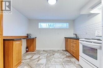 43 Meadowacres Dr in Toronto, ON - Building Photo - Building Photo