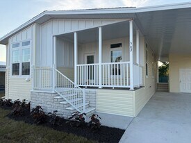 362 Tahitian Dr in Ellenton, FL - Building Photo