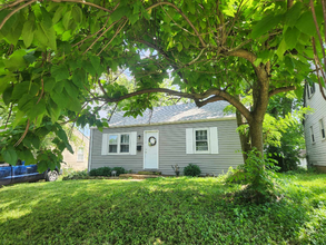 9424 Minerva Ave in Overland, MO - Building Photo - Building Photo