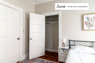 Private bedroom in 5 bed/2 bath Home in Brookline, MA - Building Photo - Building Photo