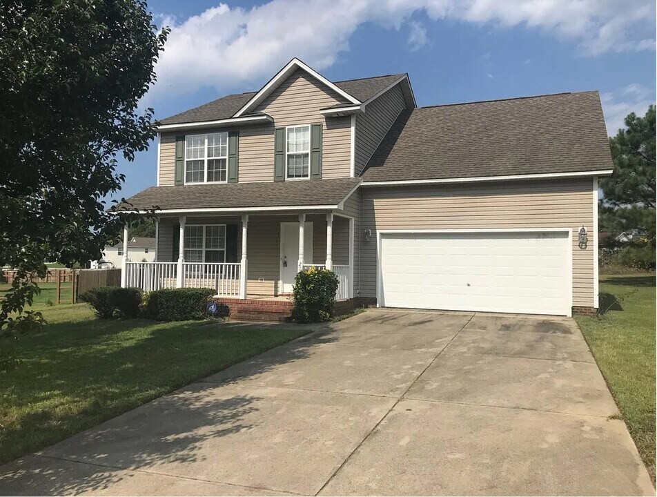 276 Peachtree Ln in Sanford, NC - Foto de edificio