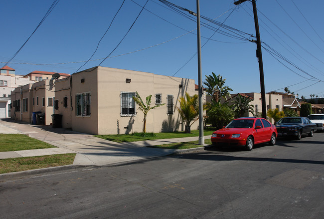 324-334 Normandie Pl in Los Angeles, CA - Building Photo - Building Photo