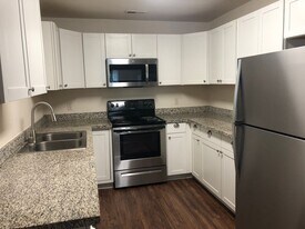 4 Lanterns in Chico, CA - Building Photo