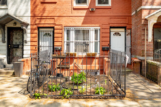 39 Hampton Pl in Brooklyn, NY - Foto de edificio - Building Photo