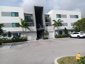 3050 NW 68th St in Fort Lauderdale, FL - Building Photo - Building Photo