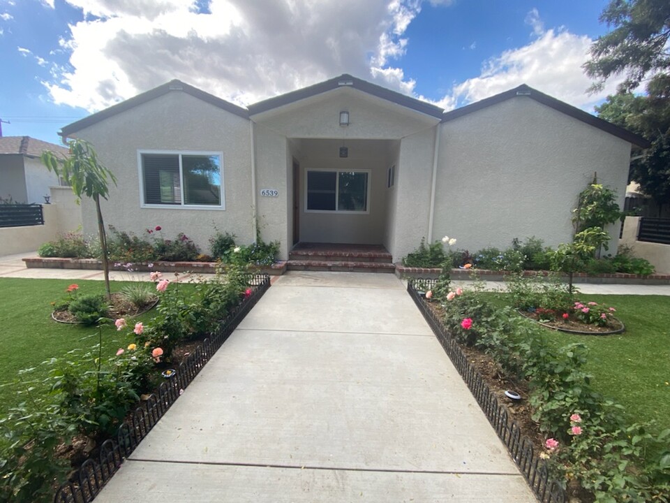 6539 Coldwater Canyon Ave in North Hollywood, CA - Building Photo