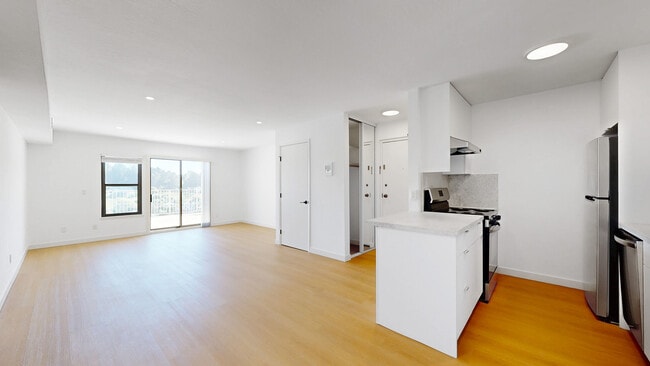 2033 Castro St in San Francisco, CA - Building Photo - Building Photo